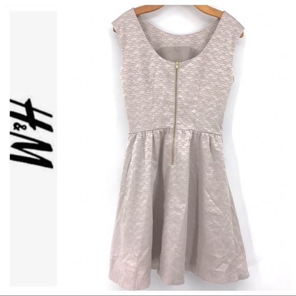 💕SALE💕H&M Ivory Golden Sleeveless Dress - Picture 2 of 8